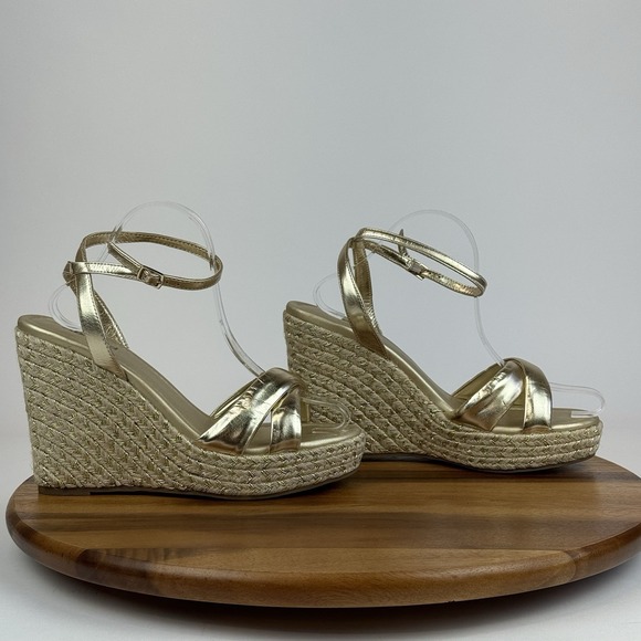 Womens Abound Sukie Gold Metallic Faux Leather Espadrille Wedge‎ Sandals Size 8 - Picture 1 of 8